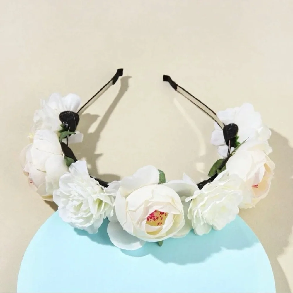 Blooming Beauty: White Flower Headband for the Perfect Boho Chic Look! NWOT